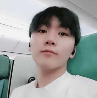 ‘전지적 참견 시점’ 세븐틴 승관, 기내서 훈훈한 셀피 “기내식 안 먹을 수 있을까” - 아시아투데이 ‘전지적 참견 시점’ 세븐틴 승관, 기내서...