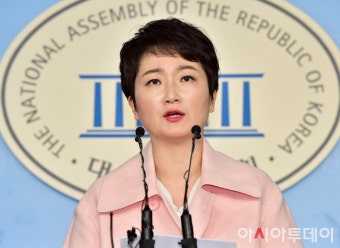 [포토] 이언주 바른미래당 탈당 기자회견 - 아시아투데이 [포토] 이언주 바른미래당 탈당 기자회견