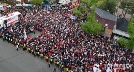 [포토] 청운효장동주민센터까지 행진한 규탄대 - 아시아투데이 [포토] 청운효장동주민센터까지 행진한 규탄대