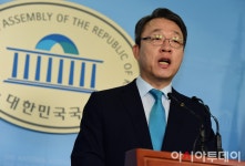 [포토] 출마 선언하는 김성식 - 아시아투데이 [포토] 출마 선언하는 김성식