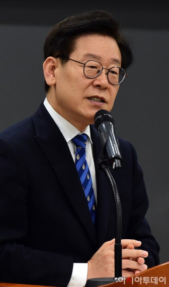 [포토] 기조연설하는 이재명 - 아시아투데이 [포토] 기조연설하는 이재명