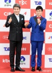 [포토] 진성-진현, 손 꼭 잡고 - 아시아투데이 [포토] 진성-진현, 손 꼭 잡고