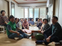 밀양시 내일동 새마을협의회, 초복 경로당에 수박 등 전달 - 아시아투데이 밀양시 내일동 새마을협의회, 초복 경로당에 수박 등 전달