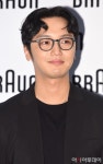 [포토] 변요한, 안경하나로 패션끝 - 아시아투데이 [포토] 변요한, 안경하나로 패션끝
