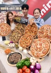 [포토]도미노피자, 고객 취향부터 가격까지 만족시켜요! - 아시아투데이 [포토]도미노피자, 고객 취향부터 가격까지 만족시켜요!