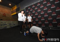 [포토]기본 동작 가르치는 김동현 - 아시아투데이 [포토]기본 동작 가르치는 김동현