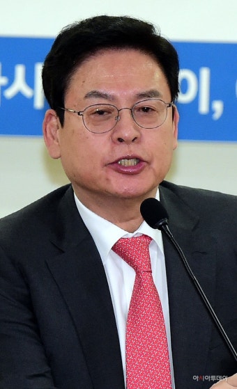 [에너지혁신포럼] 정우택 자유한국당 의원 “수소법 국회 산자위 통과…본회의 남아” - 아시아투데이 [에너지혁신포럼] 정우택 자유한국당 의원...