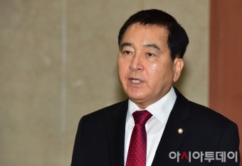 [포토] 원내대표 출마 선언 심재철 ‘나는 싸울줄 아는 사람’ - 아시아투데이 [포토] 원내대표 출마 선언 심재철 ‘나는 싸울줄 아는 사람’