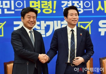 [포토] 민주당 이인영 원내대표 찾은 새로운보수당 유의동 원내대표 - 아시아투데이 [포토] 민주당 이인영 원내대표 찾은 새로운보수당 유의동...