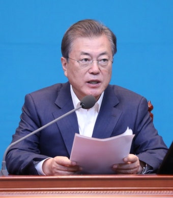 문 대통령, 노마스크 회의 “소규모 집단감염…아직 낙관은 금물” - 아시아투데이 문 대통령, 노마스크 회의 “소규모 집단감염…아직 낙관은...