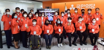 [포토] 국민의당 비례대표 후보자들 ‘파이팅’ - 아시아투데이 [포토] 국민의당 비례대표 후보자들 ‘파이팅’