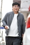 [포토] 조영수, 임영웅과 녹음 작업합니다! - 아시아투데이 [포토] 조영수, 임영웅과 녹음 작업합니다!