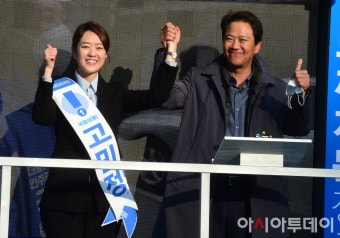 [포토] 고민정 지원 나선 임종석 - 아시아투데이 [포토] 고민정 지원 나선 임종석