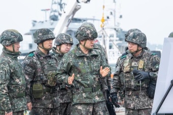 국방일보 - 유용원의 군사세계 박안수 육군참모총장, 육군훈련소서 훈련병과 덕담 나눠