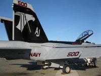 BEMIL 사진 자료실 - BEMIL 군사세계 Whidbey Island에 주기된 미 해군 VAQ-141 EA-18G 대장 전자전공격기