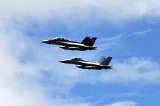 BEMIL 사진 자료실 - 유용원의 군사세계 태평양 상공을 비행중인 미 해군 VAQ-141 EA-18G 전지전공격기