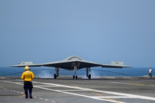 BEMIL 사진 자료실 - BEMIL 군사세계 첫 항공모함 착함시험을 실시한 미 해군 X-47B 무인기-1