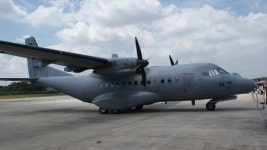 국산 AESA 테스트가 가능해 보이는 CN-235 수송기 - 유용원의 군사세계 국산 AESA 테스트가 가능해 보이는 CN-235 수송기