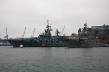 세바스토폴에 정박한 러시아 해군 Slava급 순양함 2척 - 유용원의 군사세계