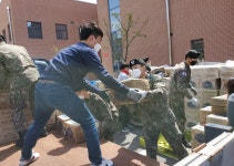 교통사고 시민 구조, 코로나 지원 등 육군 50사단 장병들의 아름다운 이야기 - 유용원의 군사세계