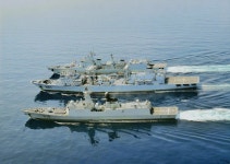 중 현재 아덴灣에 파견되어 상선 보호임무 수행 중인 167艦... 파견되어 상선 보호임무 수행 중인 167艦, 570艦, 887艦 (20090910-1)
