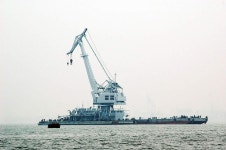 BEMIL 아카이브 - BEMIL 군사세계 중 남해함대 소속 크레인 작업선 南起745 (20100315-1)