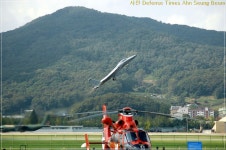 60도 각도로 이륙하는 F-15C - 유용원의 군사세계