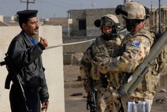 [세계의 군대]이라크 경찰과 오스트레일리아군 그리고 쏘렌토 - 유용원의 군사세계 [세계의 군대]이라크 경찰과 오스트레일리아군 그리고 쏘렌토