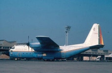 중앙아프리카공화국 AS-355 헬기와 카메룬공군 C-130 수송기등등 - 유용원의 군사세계 중앙아프리카공화국 AS-355 헬기와 카메룬공군 C-130... 