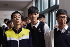 영화 - 3월 8일 개봉 예정인 남자고등학생 폭력에 대한 영화 <괴물들>