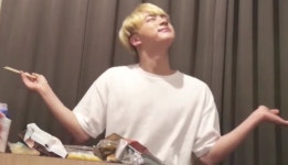 방탄소년단 - 이거슨 입덕부정기를 겪는 톨을 위한 핑발 김석진 짤털