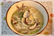 흐린 날엔 뜨끈뜨끈 바지락칼국수