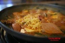 [가평맛집]남이섬입구 가평터미널 옆에 위치한 가평맛집 의정부부대찌개 방문후기!!