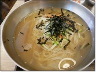 동화마을 잔칫날 비빔국수, 잔치국수