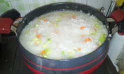 닭죽 끓이는데..