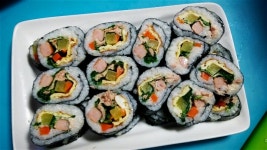 김밥 드세요^^