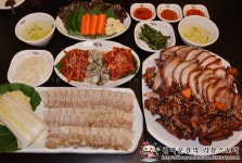 마지막 한점까지도 멈출수 없는 맛! 청춘족발!