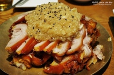 홍대맛집 : 샐러드와 얼큰한 칼국수까지 함께 마늘족발을! 미쓰족발