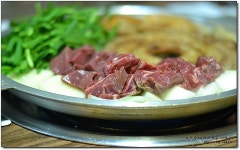 육회가 서비스인 100% 한우곱창전문점...^^ 부추곱창... 발산역맛집추천/등촌동맛집/곱창맛집/강서구곱창
