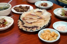 [부산자갈치맛집] 자갈치시장에서 유명한 밍크고래 맛집 ~ 복진고래고기