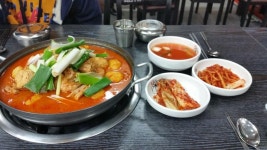 어제 저녁에 먹은 닭볶음탕 생각 나네요.