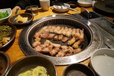 [부산서면맛집] 퍼포먼스가 다양한 줄 서서 먹는 고깃집 ~ 맛찬들 왕소금구이