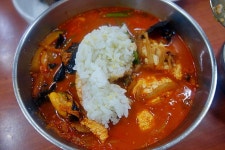 강릉 짬뽕순두부 동화가든 : 짬뽕순두부는 순두부 넣은 짬뽕밥이다 