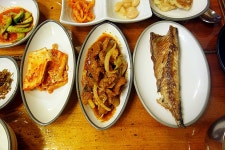 부천 원미동 소박하지만 편안한 식당 시골밥상 뚝배기