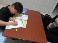 한우리 독서토론은 질문에 대한 답을 말하면서 독해력이 커져요