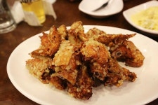 알싸한 맛이 일품인 마늘치킨 / 숙대맛집 본투비
