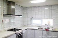 주방리모델링 첫번째! 상부장떼고 타일시공 완료!