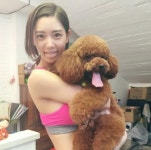 클라라, 살짝 드러난 노출 아찔한 매력 발산