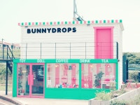 제주도에서 만나는 사랑스러운 팬톤페인트 핑크 인테리어, 꼭 들러보고 싶은 소품샵 & 토이카페 버니드롭스를 소개합니다!