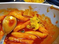 석관동떡볶이 부천상동점: 튀김가루에 찍어먹는 떡볶이의 맛